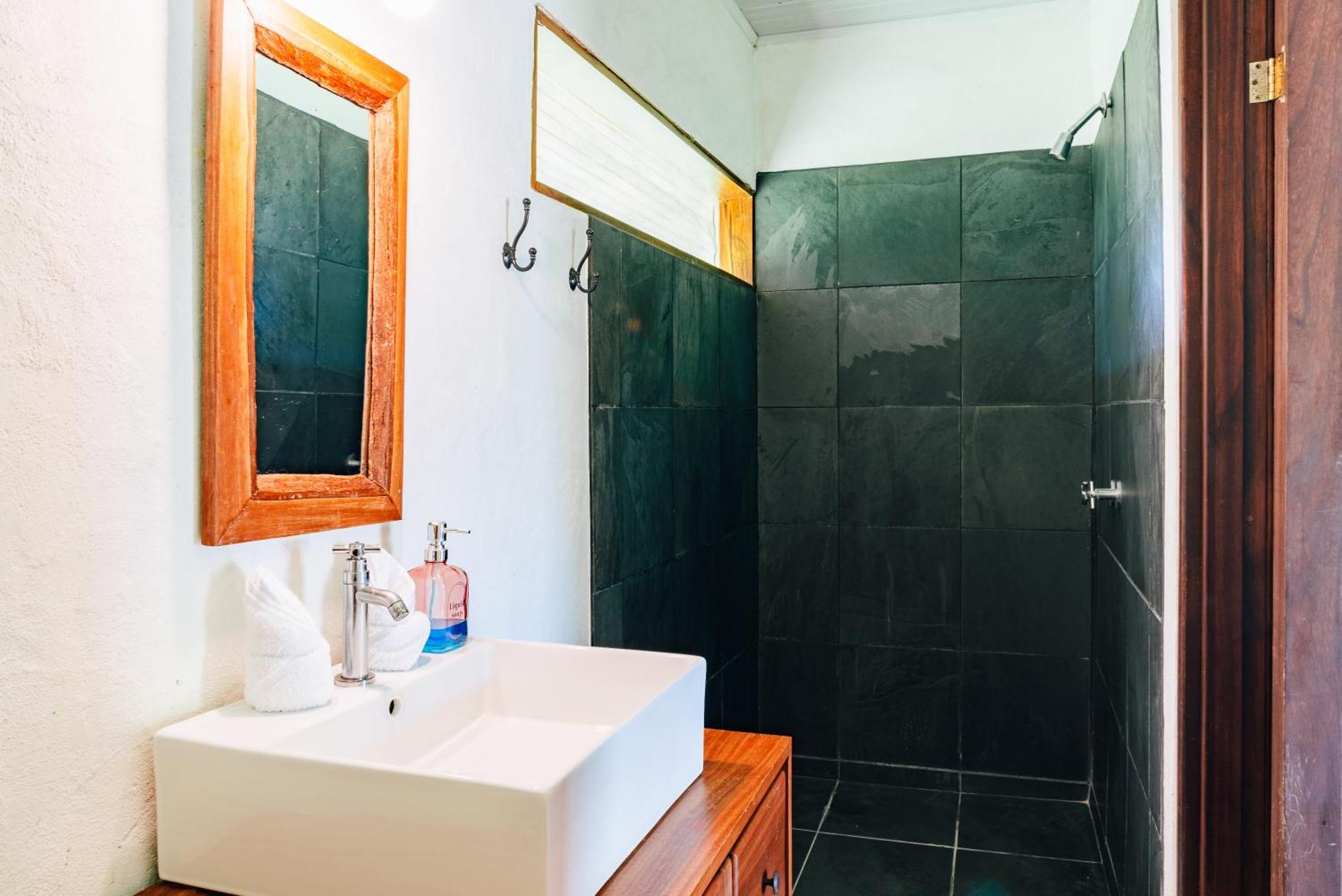 Hacienda Mil Bellezas - Private 40Ha Jungle Reserve Quepos Phòng bức ảnh